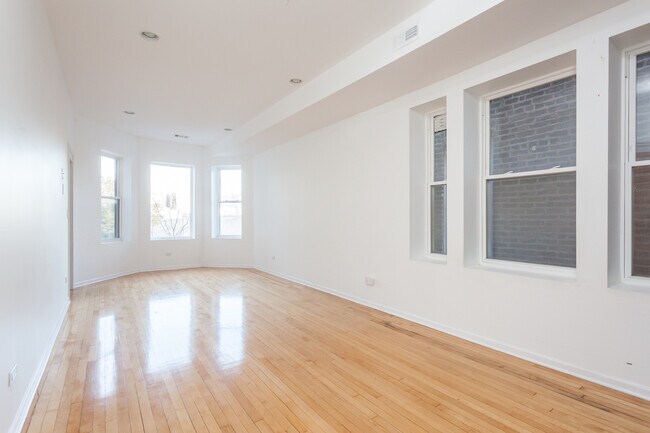Foto del edificio - 944 N California Ave