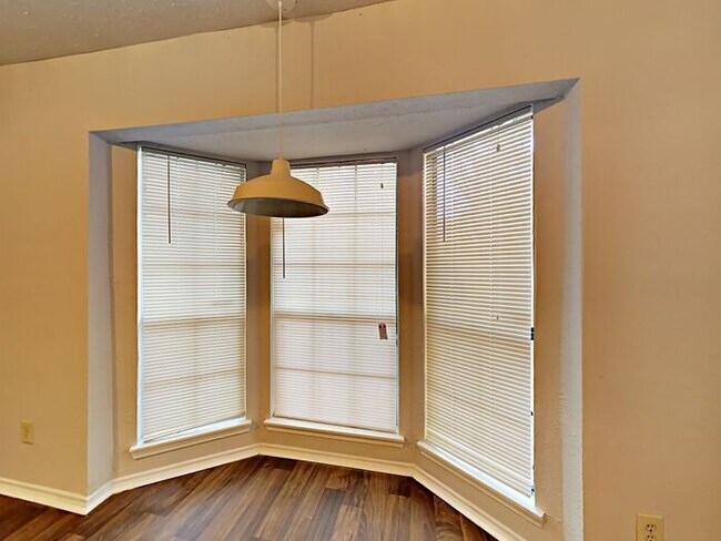 Building Photo - No App Fee. 1 Month Free with 14 month lea...