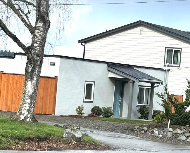 Building Photo - 1530 S Walters Rd