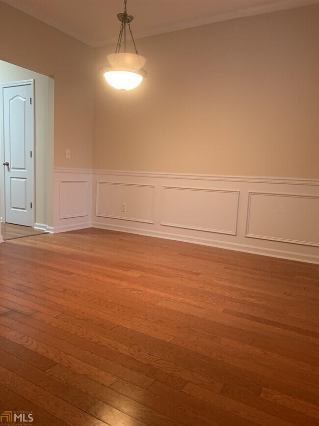 Building Photo - 112 Omega Ct