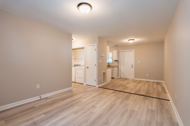 Building Photo - 600-635 Hilltop Dr-HT 1-Story 2bd/1ba