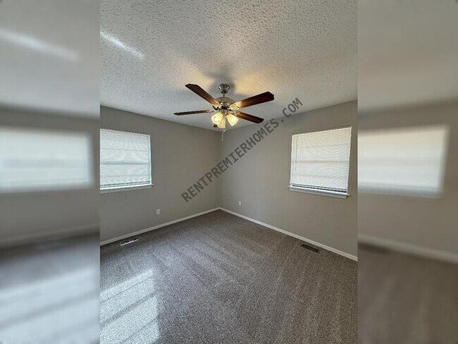 Foto del edificio - 10123 E 26th Pl