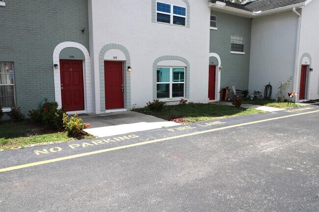 Foto del edificio - 5712 Townhouse Dr