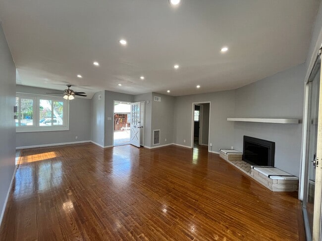 Building Photo - Upgraded 3+2 in Canoga Park w/central HVAC, wood floors + appliances!