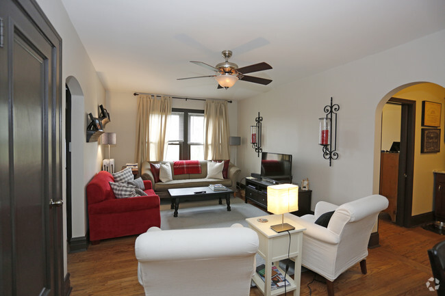 Junior 1HAB, 1BA - Sala de estar - 304 W Touhy Ave