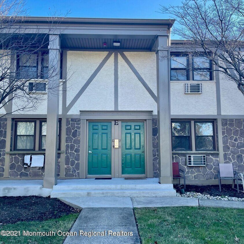 520 Cliffwood Ave Unit E11, Matawan, NJ 07747 Condo for Rent in Matawan, NJ