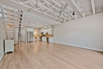 Building Photo - 1616 Elgin St