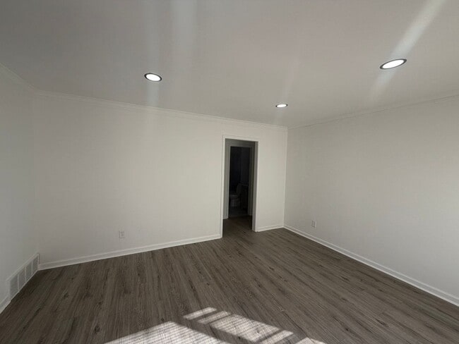 Foto del edificio - 1956 Edward Ave