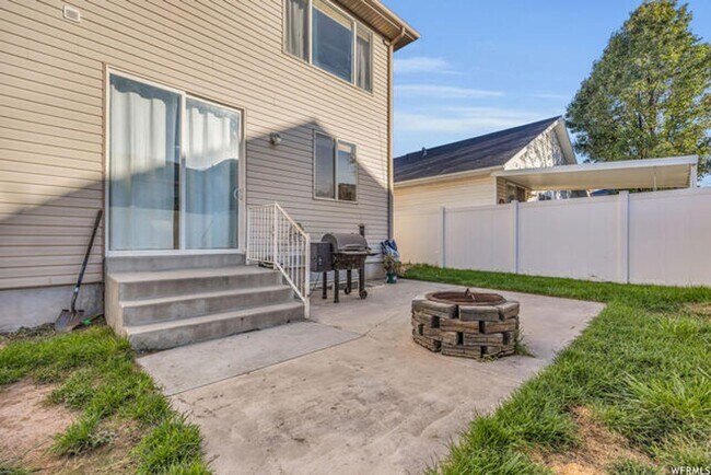 Foto del edificio - Large 4 Bedroom 3 Bathroom home!