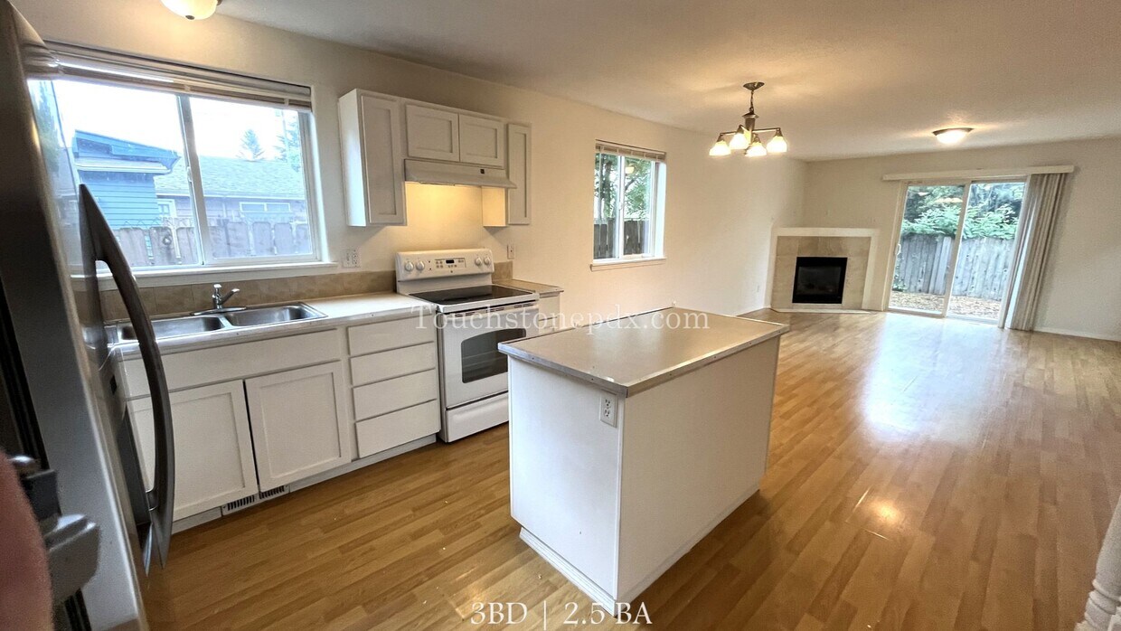 Primary Photo - Bright, Spacious 3BR Home Near MAX – A/C, ...