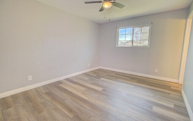 Foto del edificio - 334 W Harding Ave