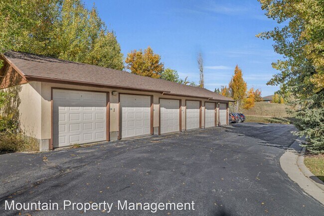 Building Photo - 2 br, 2 bath House - 1600 Pinebrook Blvd, #B4