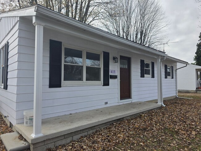 Building Photo - Updated Three Bedroom in Fostoria