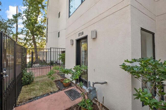 Foto del edificio - 1710 Montrose Blvd