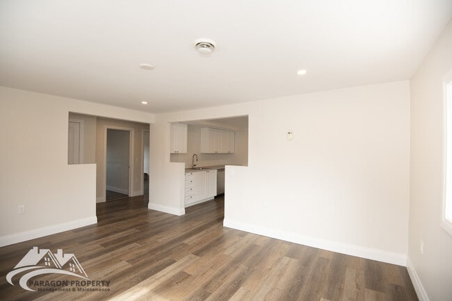 Building Photo - 216 Gillard St