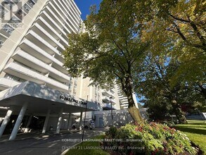 Building Photo - 10 Parkway Forest Dr