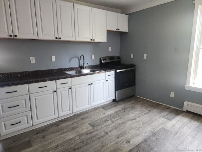 Building Photo - 88 Twiss St