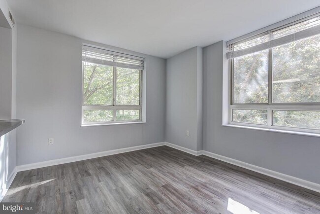 Building Photo - 350 G St SW
