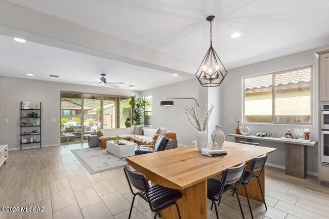 Foto del edificio - 8461 N Van Cleeve Ln