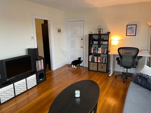 Building Photo - 18 Day St