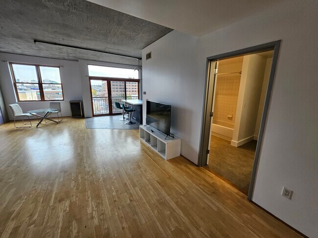 Espacio vital - 411 NW Flanders St