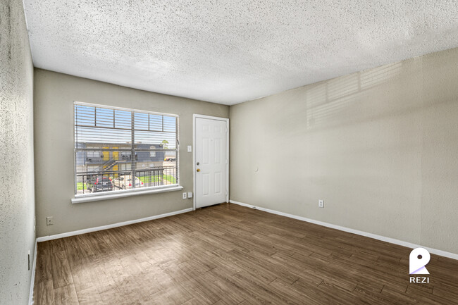 Building Photo - 11810 Algonquin Dr