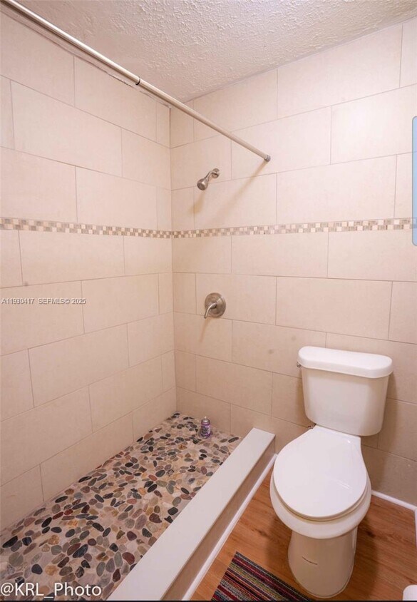 Foto del edificio - 811 NE 14th Ct