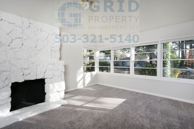 Foto del edificio - Spacious 3 Bedroom Home Available on Fores...