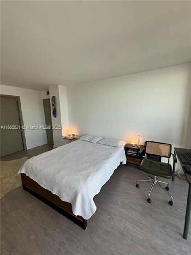 Foto del edificio - 600 NE 36th St
