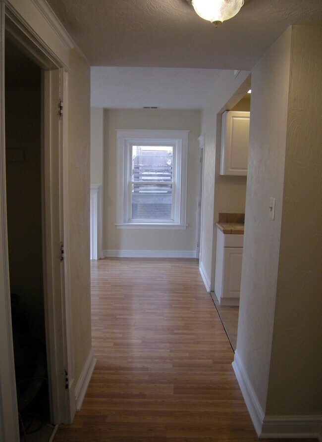Building Photo - 315 S Fairmount St