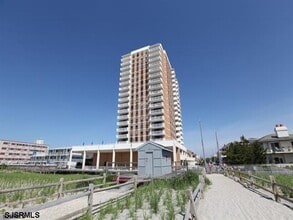 Building Photo - 5200 Boardwalk