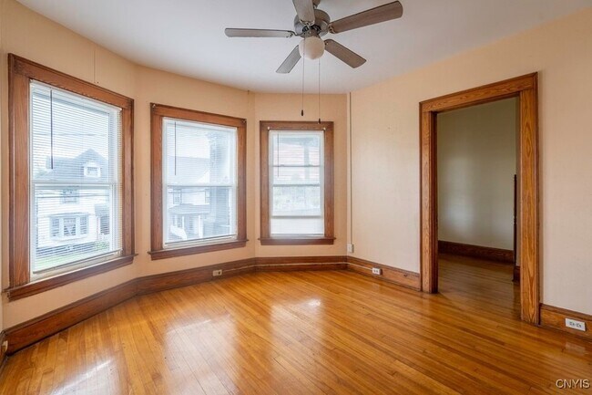 Foto del edificio - 244 Lincoln Ave