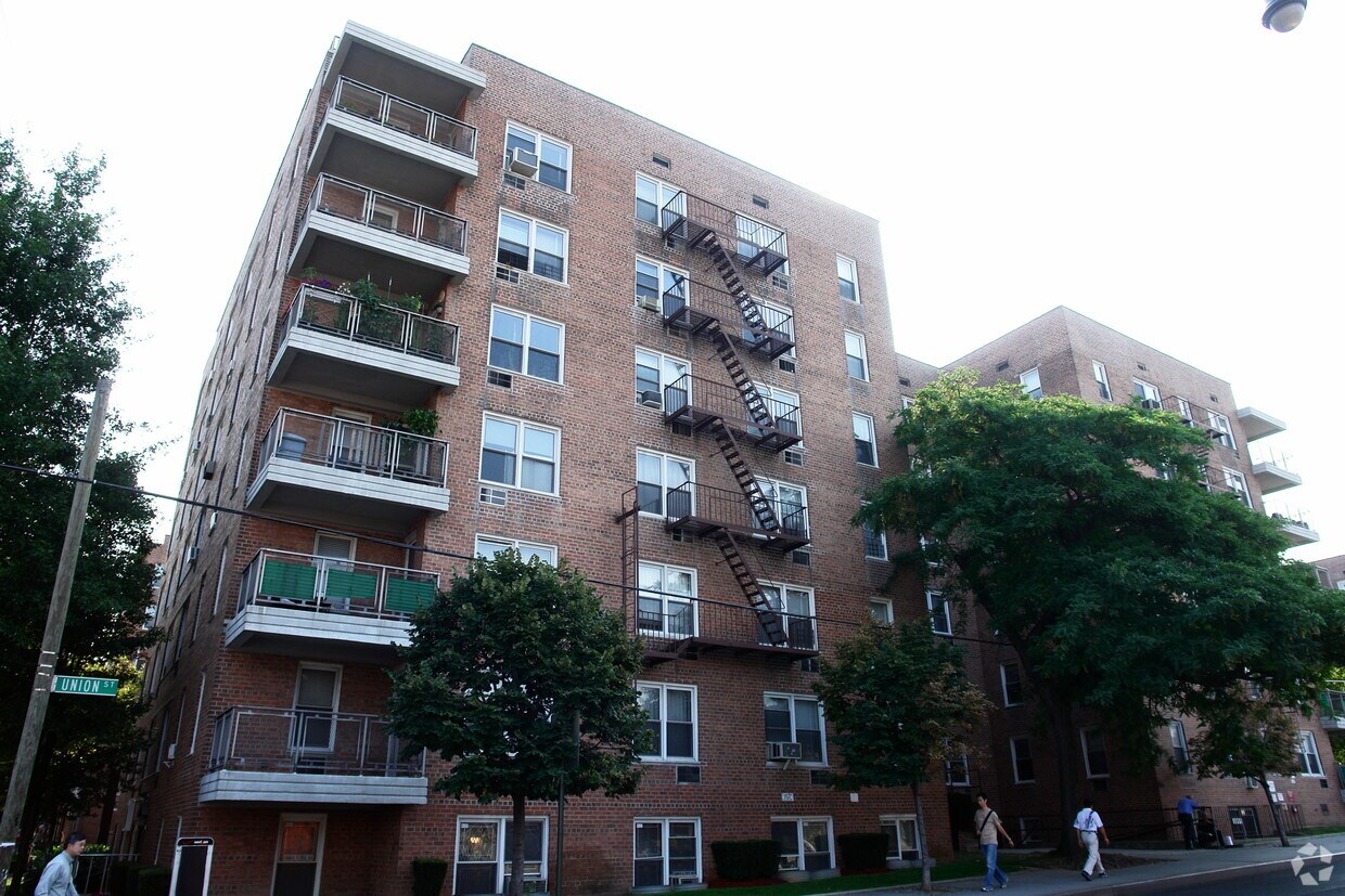 14210 Roosevelt Ave, Flushing, NY 11354 Apartments Flushing, NY