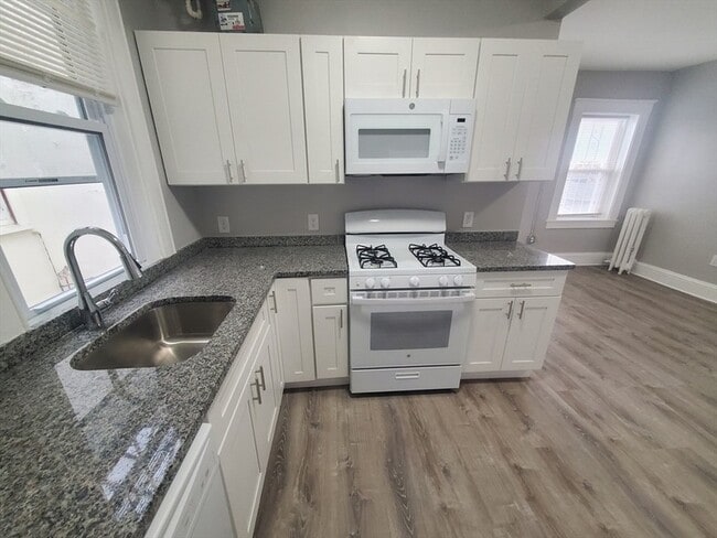 Photo - 738 Washington St Apartment