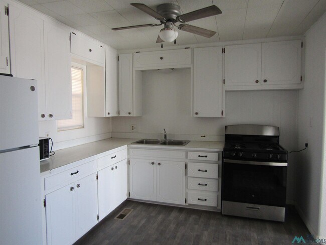 Foto del edificio - 3710 W Grand Ave