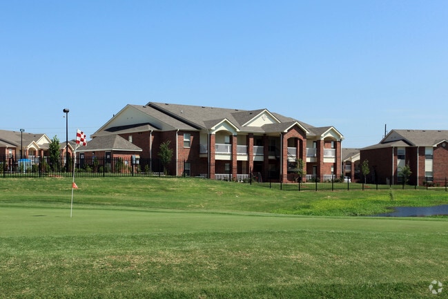 Building Photo - The Links at Norman