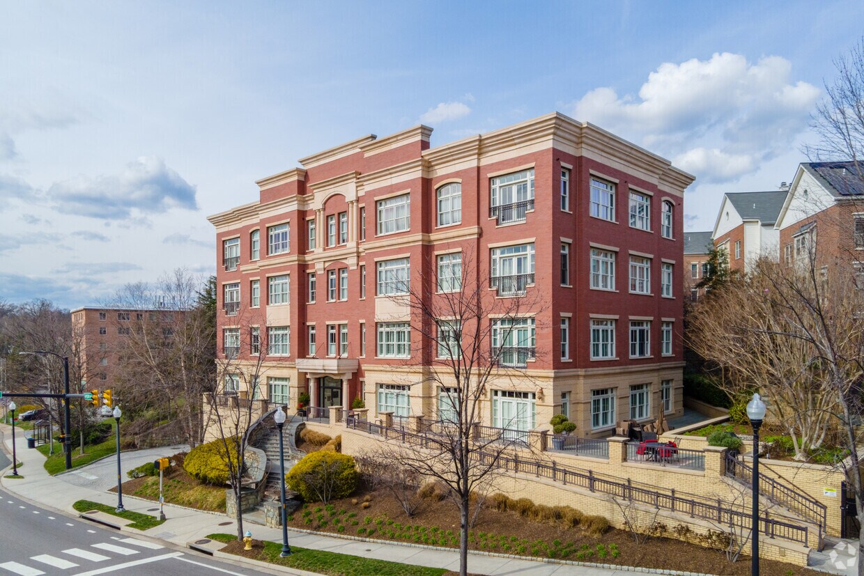 Residences at Lyon Hill Apartments in Arlington, VA