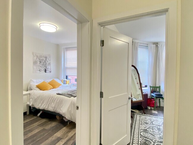 Building Photo - 37 Joy St