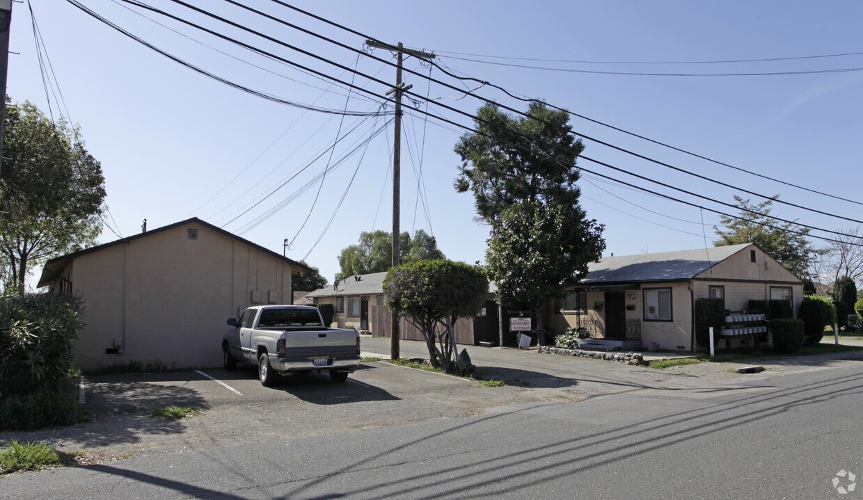 Primary Photo - 585 Old Canyon Rd