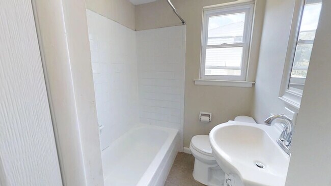 Foto del edificio - 418 Lake Ave