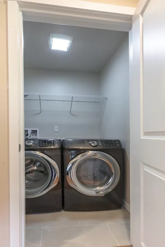 In - Unit Washer Dryer - 4523 8th Ave NE