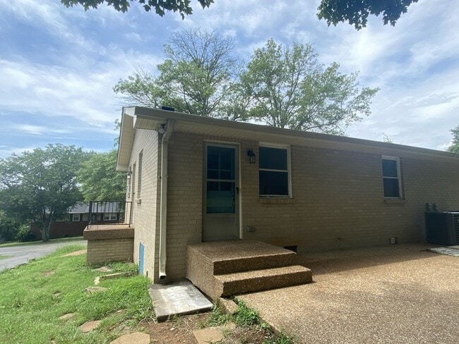 Foto del edificio - 923 Oak Vale Dr