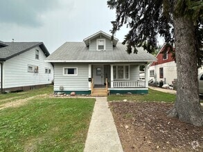Building Photo - 604 4th St NE
