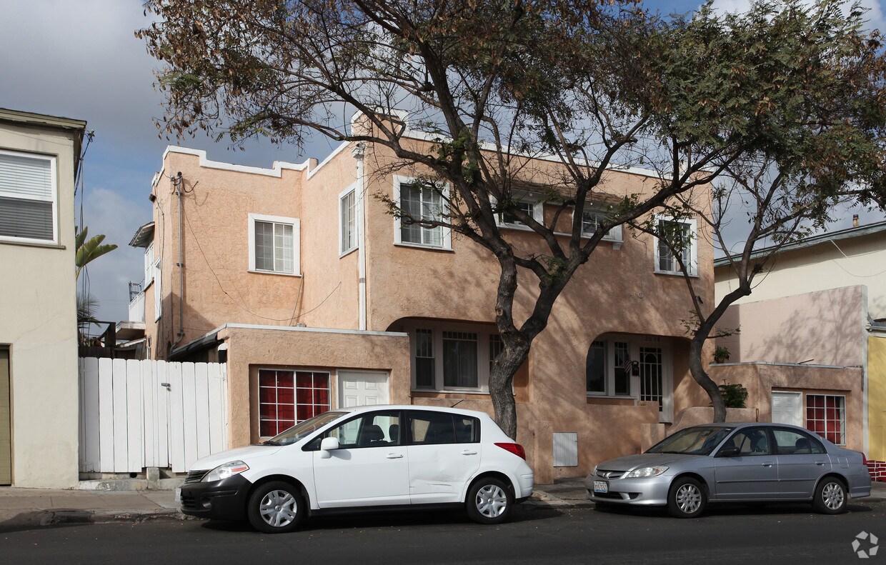 Foto del edificio - 2036-2038 Fern St