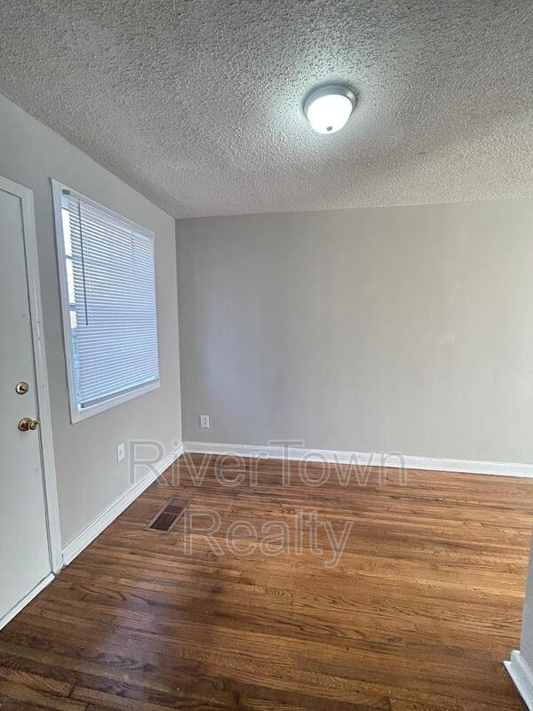 Foto del edificio - 1778 Brown Ave