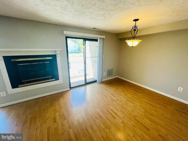 Foto del edificio - 1005 Warwick Ct