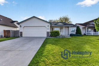 Building Photo - 2424 S Bluegrass Dr
