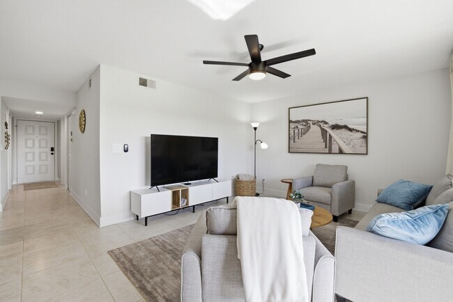 Building Photo - 12521 Kelly Sands Way