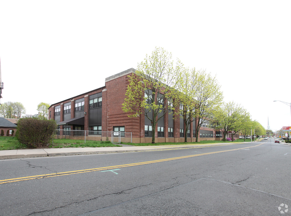 Primary Photo - School II Apartments