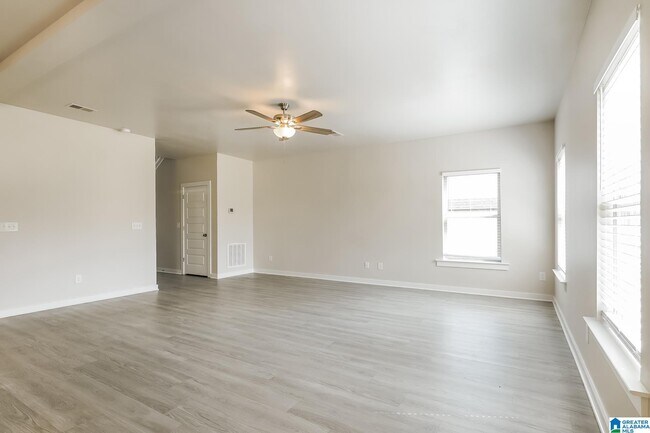 Foto del edificio - 115 Ridgeview Cir